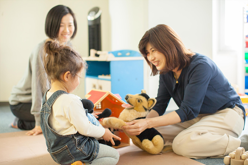 子どもと扉 キッズ&ベビーシッター